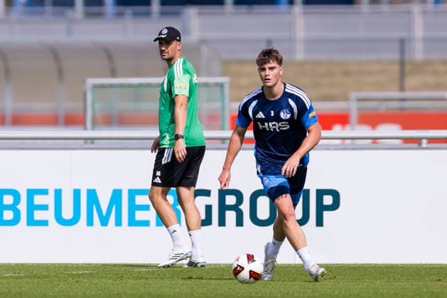 27.08.2026, Fussball, Training des FC Schalke 04. Dylan Leonard (FC Schalke 04). Gelsenkirchen Trainingsgelände FC Schalke 04 NRW Deutschland xRHR-FOTO YYx *** August 27, 2026, Soccer, FC Schalke 04 practice Dylan Leonard FC Schalke 04 Gelsenkirchen FC Schalke 04 training facility NRW Germany xRHR PHOTO YYx Copyright: RHR-FOTOx RHR-FOTO YY
