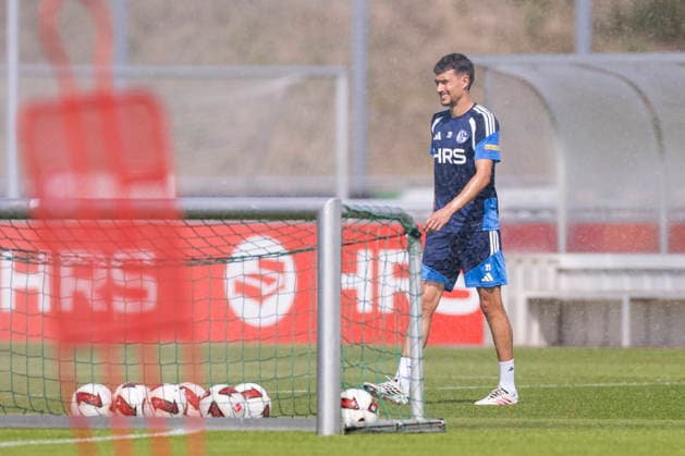 27.08.2026, Fussball, Training des FC Schalke 04. Dejan Ljubicic (FC Schalke 04). Gelsenkirchen Trainingsgelände FC Schalke 04 NRW Deutschland xRHR-FOTO YYx *** August 27, 2026, Soccer, FC Schalke 04 practice Dejan Ljubicic FC Schalke 04 Gelsenkirchen FC Schalke 04 training facility NRW Germany xRHR PHOTO YYx Copyright: RHR-FOTOx RHR-FOTO YY
