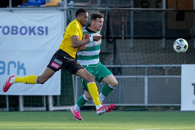 UEFA Europa Conference League Play-off Second Leg, VÄRE Areena, Kuopio, Finland 27 8 2026 KuPS vs Shamrock Rovers Shamrock Rovers Aaron Greene and KuPS Kuopio s Brahima Magassa Aaron Greene and Brahima Magassa 27 8 2026  Copyright: xx PM104842