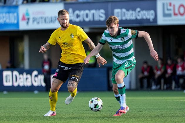 UEFA Europa Conference League Play-off Second Leg, VÄRE Areena, Kuopio, Finland 27 8 2026 KuPS vs Shamrock Rovers KuPS Kuopio s Piotr Parzyszek and Shamrock Rovers Matthew Healy Piotr Parzyszek and Matthew Healy 27 8 2026  Copyright: xx PM104905