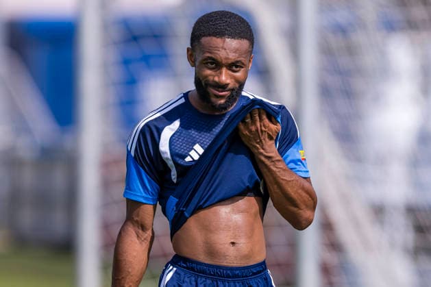 27.08.2026, Fussball, Training des FC Schalke 04. Moussa Sylla (FC Schalke 04) lacht. Gelsenkirchen Trainingsgelände FC Schalke 04 NRW Deutschland xRHR-FOTO YYx *** August 27, 2026, Soccer, FC Schalke 04 practice, Moussa Sylla, FC Schalke 04, Gelsenkirchen, FC Schalke 04 training facility, North Rhine-Westphalia, Germany, xRHR, PHOTO YYx Copyright: RHR-FOTOx RHR-FOTO YY