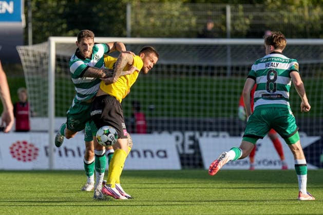 UEFA Europa Conference League Play-off Second Leg, VÄRE Areena, Kuopio, Finland 27 8 2026 KuPS vs Shamrock Rovers Shamrock Rovers Lee Grace and KuPS Kuopio s Piotr Parzyszek Lee Grace and Piotr Parzyszek 27 8 2026  Copyright: xx PM105548