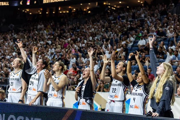 27.08.2026, GER, Testspiel, FIBA Women™s Basketball World Cup 2026 Köln, Deutschland-Türkei Jubel vom der Bank des Team Deutschland Köln LANXESS arena Nordrhein-Westfalen Deutschland