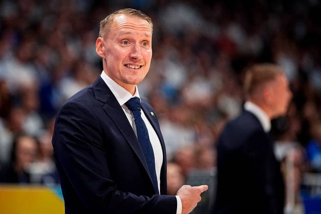 260827 coach Mikko Riipinen of Sweden during the FIBA World Cup Qualifier game between Finland and Sweden on August 27, 2026 in Helsinki. Photo: Kalle Parkkinen BILDBYRAN COP 211 XZ0245 basket basketball vm-kval kval fiba world cup qualifiers finland sverige sweden bbeng Copyright: KALLExPARKKINEN BB260827BB363