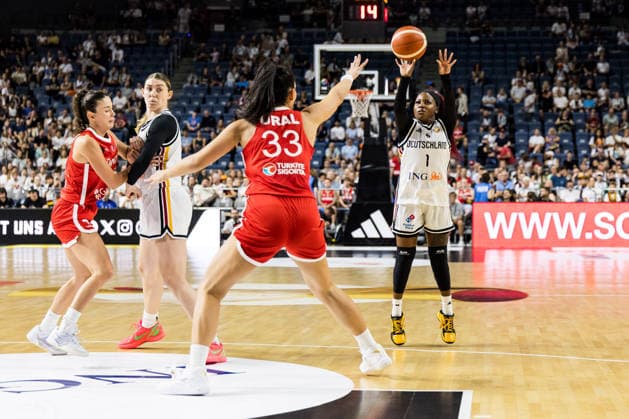 COLOGNE, GERMANY - AUGUST 27: Alexis Peterson (Germany, 1) shooting the ball over Esra Ural (Tuerkiye, 33) during a friendly match between Germany vs. Tuerkiye at Lanxess arena on August 27, 2026 in Cologne, Germany. North Rhine Westphalia Germany Copyright: xSteffiexWunderlx