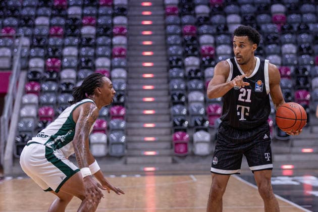 Testspiel: Telekom Baskets Bonn vs. VET-CONCEPT Gladiators Trier, 27.08.2026 Joel Aminu (Telekom Baskets Bonn 21) gegen Steven Ashworth (VET Concept Gladiators Trier 1) -- Testspiel: Telekom Baskets Bonn vs. VET-CONCEPT Gladiators Trier, 27.08.2026, Telekom Dome Bonn Copyright: xBEAUTIFULxSPORTS Derixx