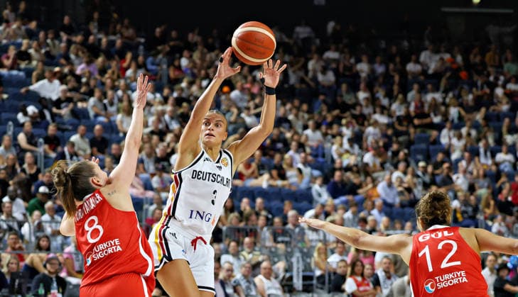 v.l. Ayse Cora Yamaner (Tuerkei Damen 08), Alexandra Wilke (Deutschland Damen 03), Zeynep Sevval Guel (Tuerkei Damen 12) Deutschland vs. Tuerkei, Basketball, DBB, Frauen, Freundschaftsspiel, 27.08.2026 Deutschland vs. Tuerkei, Basketball, DBB, Frauen, Freundschaftsspiel, 27.08.2026 Koeln Copyright: xEibner-Pressefotox xThomasxStoeckerx EP_TSR