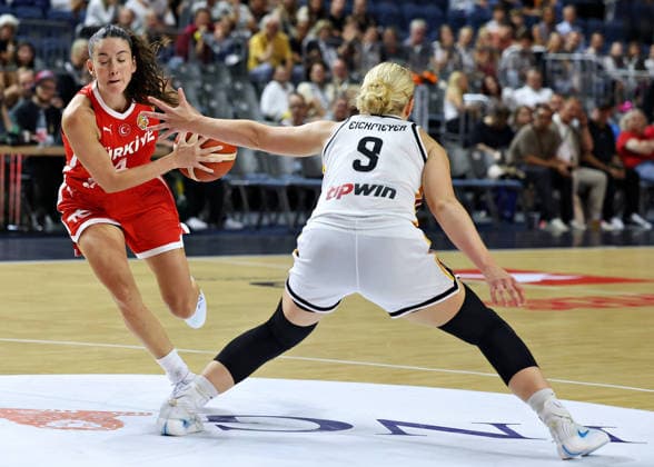 v.l. Olcay Cakir Turgut (Tuerkei Damen 04), Emma Eichmeyer (Deutschland Damen 09) Deutschland vs. Tuerkei, Basketball, DBB, Frauen, Freundschaftsspiel, 27.08.2026 Deutschland vs. Tuerkei, Basketball, DBB, Frauen, Freundschaftsspiel, 27.08.2026 Koeln Copyright: xEibner-Pressefotox xThomasxStoeckerx EP_TSR