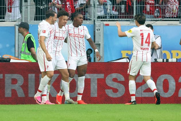 27.08.2026, xrekx, Fussball Conference League Quali, SC Freiburg - FC Motherwell v.l. Torjubel nach dem Tor zum celebrating the goal celebrate 1:0 durch Derry Scherhant (SC Freiburg) mit Christian Guenter (SC Freiburg) Cyriaque Irie (SC Freiburg) Yuito Suzuki (SC Freiburg) Freiburg