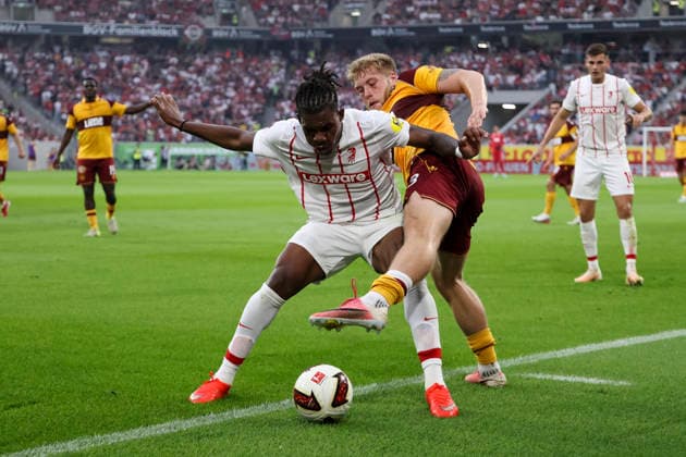Cyriaque Irie (SC Freiburg, 22) und Ewan Wilson (Motherwell FC, 23) im Zweikampf , Deutschland, Fussball, UEFA Conference League, Play-offs, 2026 2027, SC Freiburg vs. Motherwell FC, 27.08.2026, Freiburg im Breisgau Europa-Park Stadion Deutschland Copyright: xGrantxHubbsx