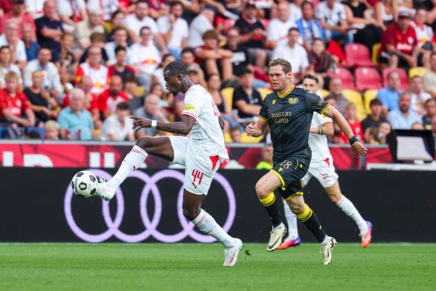 SOCCER - UEFA EL, RBS vs Mjaellby SALZBURG,AUSTRIA,27.AUG.26 - SOCCER - UEFA Europa League, play-off, Red Bull Salzburg vs Mjaellby AIF. Image shows Kevin Boma (RBS) and Jacob Bergstroem (Mjaellby).  GEPAxpictures xDavidxGeieregger