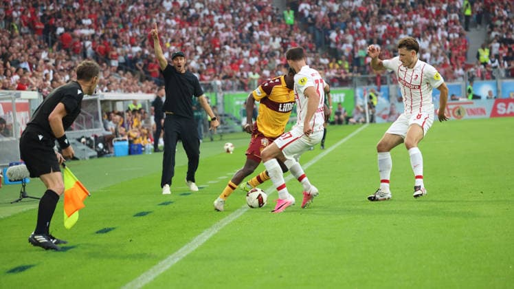 27.08.2026, xrekx, Fussball Conference League Quali, SC Freiburg - FC Motherwell v.l. Ibrahim Said (Motherwell FC) Maximilian Eggestein (SC Freiburg) Max Rosenfelder (SC Freiburg) Zweikampf, Aktion, action, battle for the ball Freiburg