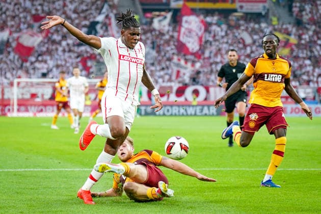Deutschland: UEFA Conference-League-Qualifikation SC Freiburg vs FC Motherwell - Playoffs 2026 2027, Europa-Park Stadion (Freiburg): Cyriaque Irie (SC Freiburg, 22) und Ewan Wilson (Motherwell FC, 23) Copyright: xJOERANxSTEINSIEKx