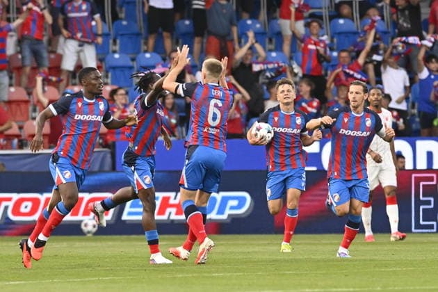 Football Europa League second leg of the fourth qualifying round match. Viktoria Plzen vs Crvena Zvezda Belgrade in Pilsen, Czech Republic, August 27, 2026. Football players of Viktoria Plzen celebrate goal. (CTKxPhoto MiroslavxChaloupka) CTKPhotoP2026082707295  CTKPhotoP2026082707295