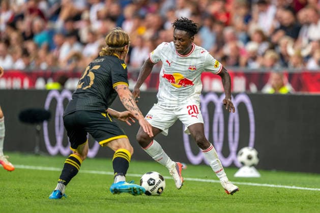SOCCER - UEFA EL, RBS vs Mjaellby SALZBURG,AUSTRIA,27.AUG.26 - SOCCER - UEFA Europa League, play-off, Red Bull Salzburg vs Mjaellby AIF. Image shows Max Nielsen (Mjaellby) and Edmund Baidoo (RBS).  GEPAxpictures xWolfgangxKofler
