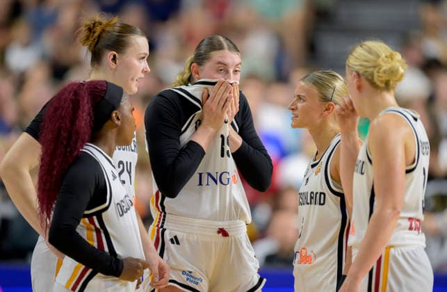 (l-r) Alexis Peterson-Smalls (Deutschland), Lina Sontag (Deutschland), Luisa Geiselsöder (Deutschland), Alex Wilke (Deutschland) enttaeuscht. Basketball Frauen Test Länderspiel, Deutschland - Türkei am 27.08.2026 in Köln Deutschland LanxessArena