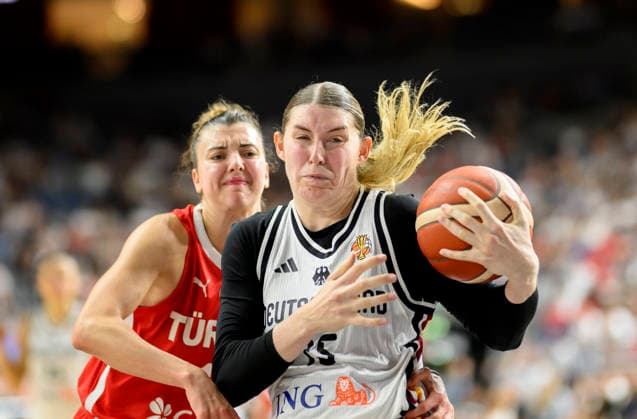 (l-r) Zeynep Sewal Gül (TUR), Luisa Geiselsöder (Deutschland) Aktion, Zweikampf. Basketball Frauen Test Länderspiel, Deutschland - Türkei am 27.08.2026 in Köln Deutschland LanxessArena