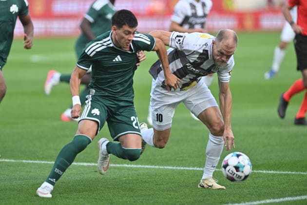 Football Conference League second leg of 4th qualifying round match: FC Hradec Kralove vs Panathinaikos Athens in Hradec Kralove, Czech Republic, August 27, 2026. From left Facundo Pellistri, of Panathinaikos Athens and Mick van Buren of Hradec Kralove. (CTKxPhoto JosefxVostarek) CTKPhotoP2026082707278  CTKPhotoP2026082707278