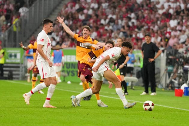 UEFA Conference-League-Qualifikation: SC Freiburg vs FC Motherwell, 27.08.2026 Zweikampf zwischen Derry Scherhant (SC Freiburg, 7) und Alex Lowry (FC Motherwell, 11) UEFA Conference-League-Qualifikation: SC Freiburg vs FC Motherwell, Europa-Park-Stadion, 27.08.2026 Copyright: xBEAUTIFULxSPORTS Boscox