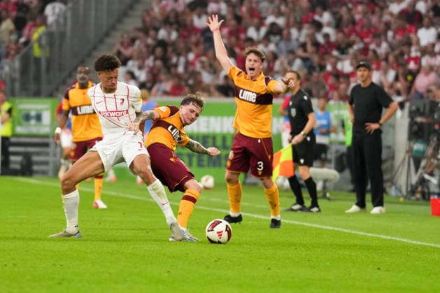 UEFA Conference-League-Qualifikation: SC Freiburg vs FC Motherwell, 27.08.2026 Zweikampf zwischen Derry Scherhant (SC Freiburg, 7) und Alex Lowry (FC Motherwell, 11) UEFA Conference-League-Qualifikation: SC Freiburg vs FC Motherwell, Europa-Park-Stadion, 27.08.2026 Copyright: xBEAUTIFULxSPORTS Boscox