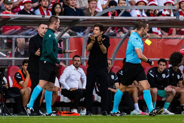 260827 Head coach Alessio Lisci of PAOK after receiving a yellow card during the UEFA Conference League play-off match between Brann and PAOK on August 27, 2026 in Bergen. Photo: Marius Simensen BILDBYRAN COP 238 bbeng brann football fotball fotboll paok play-off skb soccer uecl uefa conference league Copyright: MARIUSxSIMENSEN BB260827BB631