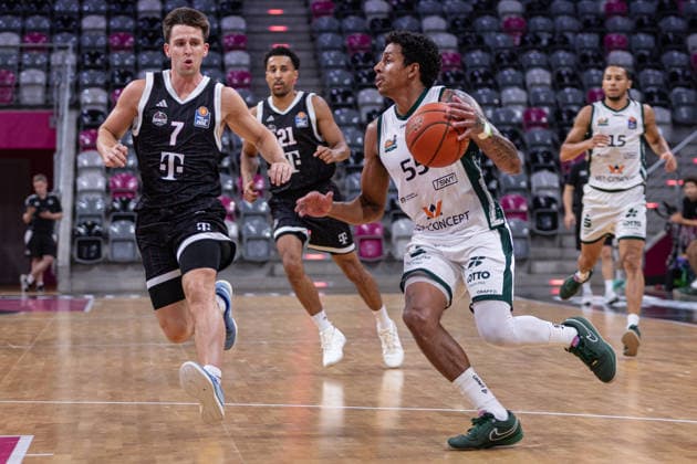 Testspiel: Telekom Baskets Bonn vs. VET-CONCEPT Gladiators Trier, 27.08.2026 Eli Brooks(VET Concept Gladiators Trier 55) gegen Grayson Murphy (Telekom Baskets Bonn 7) -- Testspiel: Telekom Baskets Bonn vs. VET-CONCEPT Gladiators Trier, 27.08.2026, Telekom Dome Bonn Copyright: xBEAUTIFULxSPORTS Derixx