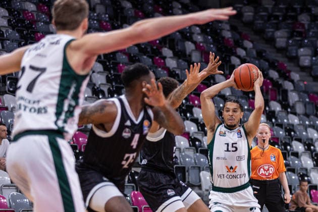 Testspiel: Telekom Baskets Bonn vs. VET-CONCEPT Gladiators Trier, 27.08.2026 Jordan Roland (VET Concept Gladiators Trier 15) passt nach vorne -- Testspiel: Telekom Baskets Bonn vs. VET-CONCEPT Gladiators Trier, 27.08.2026, Telekom Dome Bonn Copyright: xBEAUTIFULxSPORTS Derixx