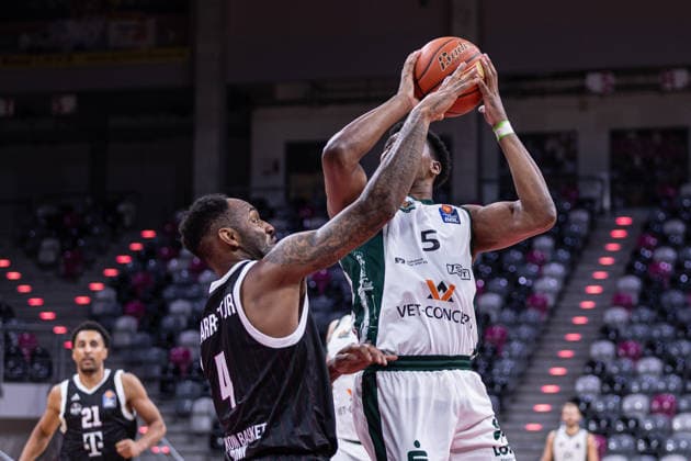 Testspiel: Telekom Baskets Bonn vs. VET-CONCEPT Gladiators Trier, 27.08.2026 Justin Simon (VET Concept Gladiators Trier 5) gegen Jeff Garrett (Telekom Baskets Bonn 4) -- Testspiel: Telekom Baskets Bonn vs. VET-CONCEPT Gladiators Trier, 27.08.2026, Telekom Dome Bonn Copyright: xBEAUTIFULxSPORTS Derixx