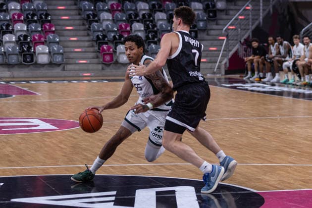 Testspiel: Telekom Baskets Bonn vs. VET-CONCEPT Gladiators Trier, 27.08.2026 Eli Brooks(VET Concept Gladiators Trier 55) gegen Grayson Murphy (Telekom Baskets Bonn 7) -- Testspiel: Telekom Baskets Bonn vs. VET-CONCEPT Gladiators Trier, 27.08.2026, Telekom Dome Bonn Copyright: xBEAUTIFULxSPORTS Derixx