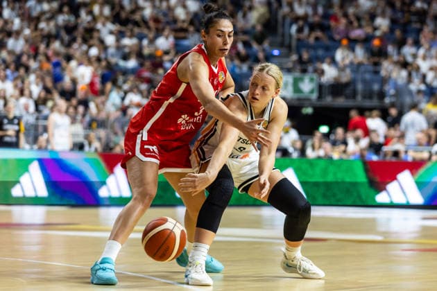 27.08.2026, GER, Testspiel, FIBA Women™s Basketball World Cup 2026 Köln, Deutschland-Türkei Emma Eichmayer (Deutschland, 9) im Zweikampf gegen Melek Uzunoglu (Türkei, 30) Köln LANXESS arena Nordrhein-Westfalen Deutschland
