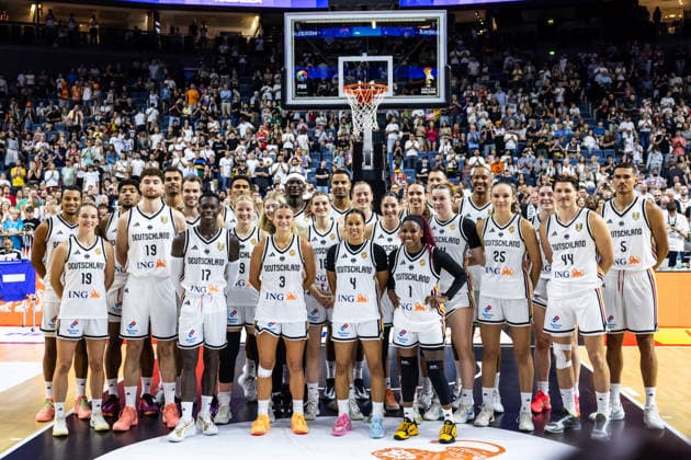 27.08.2026, GER, Testspiel, FIBA Women™s Basketball World Cup 2026 Köln, Deutschland-Türkei Teamfoto der Damen und Herren-Nationalmannschaft Köln LANXESS arena Nordrhein-Westfalen Deutschland