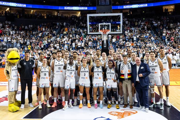 27.08.2026, GER, Testspiel, FIBA Women™s Basketball World Cup 2026 Köln, Deutschland-Türkei Teamfoto der Damen und Herren-Nationalmannschaft Köln LANXESS arena Nordrhein-Westfalen Deutschland