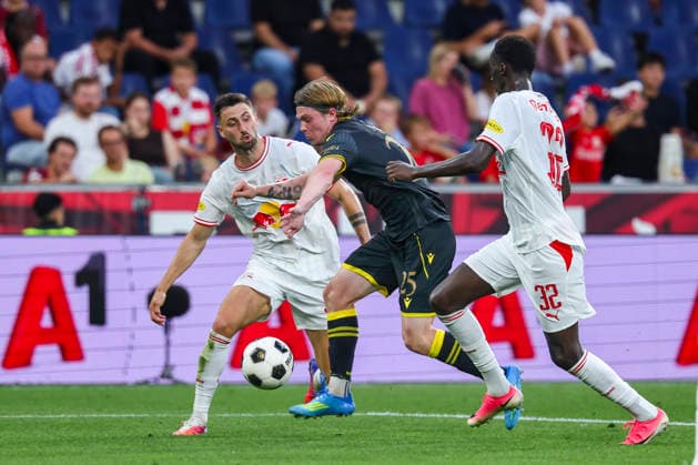 SOCCER - UEFA EL, RBS vs Mjaellby SALZBURG,AUSTRIA,27.AUG.26 - SOCCER - UEFA Europa League, play-off, Red Bull Salzburg vs Mjaellby AIF. Image shows Dominik Schmid (RBS), Max Nielsen (Mjaellby) and Abubakr Barry (RBS).  GEPAxpictures xDavidxGeieregger