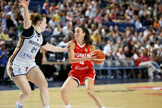 v.l. Lina Sontag (Deutschland Damen 24), Olcay Cakir Turgut (Tuerkei Damen 04) Deutschland vs. Tuerkei, Basketball, DBB, Frauen, Freundschaftsspiel, 27.08.2026 Deutschland vs. Tuerkei, Basketball, DBB, Frauen, Freundschaftsspiel, 27.08.2026 Koeln Copyright: xEibner-Pressefotox xThomasxStoeckerx EP_TSR