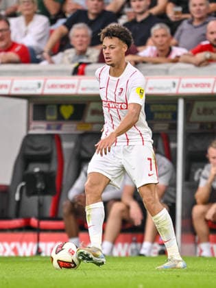 Derry Scherhant (SC Freiburg) controls the Ball during the UEFA Conference League 2026 27 Play Off Round Second Leg match between Club Freiburg and Motherwell at Stadion am Wolfswinkel on August 27, 2026 in Freiburg, Germany. (Photo by Harry Langer DeFodi Images) -
