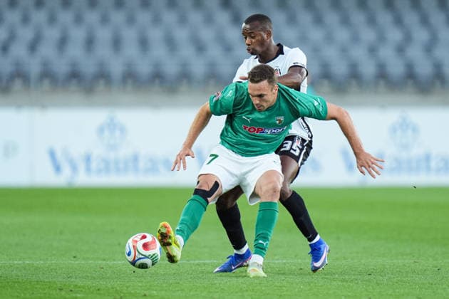 Kauno Zalgiris v Besiktas - UEFA Europa League KAUNAS, LITHUANIA - AUGUST 27: Gabriel Debeljuh (L) of Kauno Zalgiris in action against Tiago Djalo (R) of Besiktas during the UEFA Europa League play-off second-leg match between Kauno Zalgiris and Besiktas at Dariaus ir Gireno Stadium in Kaunas, Lithuania on August 27, 2026. Cemal Yurttas Anadolu Kaunas Lithuania. Editorial use only. Please get in touch for any other usage.  Copyright: x2026xAnadoluxCemalxYurttasx