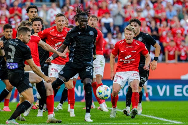 UEFA Conference League Qualification 2026: Brann vs. PAOK, Bergen, August 27, 2026. PAOK s Jonjoe Kenny and Cherif Ndiaye and Brann s Kristian Eriksen in a play in front of the goal during the Conference League playoff soccer match between SK Brann and PAOK at Brann Stadium. Photo by Paul S. Amundsen, NTB, Bergen, Norway. EDITORIAL USE ONLY. RESTRICTED USE FOR BETTING COMPANIES.  Copyright: xPaulxS.xAmundsenx xNTBx