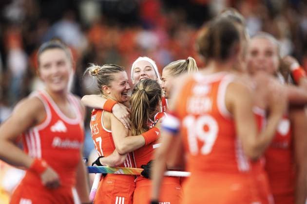 AMSTELVEEN - Dutch players celebrate winning the Hockey World Cup semi-final between the Netherlands and Belgium at the Wagener Stadium. KOEN VAN WEEL ANP xVIxANPxSportx xxANPxIVx 566382353 originalFilename: 566382353.jpg