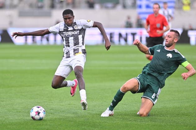 Football Conference League second leg of 4th qualifying round match: FC Hradec Kralove vs Panathinaikos Athens in Hradec Kralove, Czech Republic, August 27, 2026. From left Abdullahi Umar of Hradec Kralove and Stefan de Vrij of Panathinaikos Athens. (CTKxPhoto JosefxVostarek) CTKPhotoP2026082707522  CTKPhotoP2026082707522
