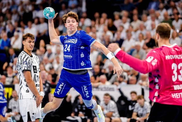 Kiel, 27. August 2026 - Handball, 1. Bundesliga 2026 27, THW Kiel - TBV Lemgo Lippe: Joel Willecke (TBV Lemgo Lippe, 24), Andreas Wolff (THW Kiel, 33)