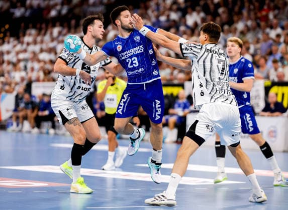 Kiel, 27. August 2026 - Handball, 1. Bundesliga 2026 27, THW Kiel - TBV Lemgo Lippe: Veron Nacinovic (THW Kiel, 93), Tim Suton (TBV Lemgo Lippe, 23), Julian Köster (THW Kiel, 7)