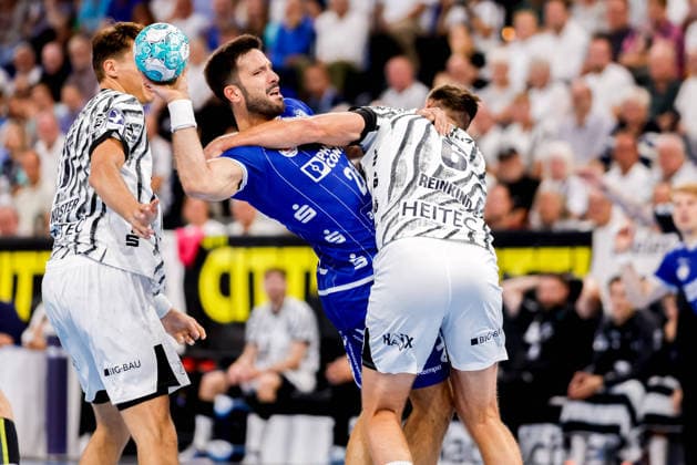 Kiel, 27. August 2026 - Handball, 1. Bundesliga 2026 27, THW Kiel - TBV Lemgo Lippe: Julian Köster (THW Kiel, 7), Tim Suton (TBV Lemgo Lippe, 23), Harald Reinkind (THW Kiel, 6)