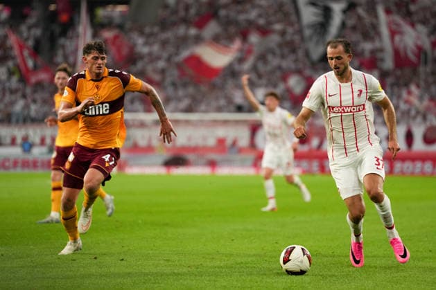 UEFA Conference-League-Qualifikation: SC Freiburg vs FC Motherwell, 27.08.2026 Zweikampf zwischen Seb Palmer-Houlden (FC Motherwell, 47) und Max Rosenfelder (SC Freiburg, 37) UEFA Conference-League-Qualifikation: SC Freiburg vs FC Motherwell, Europa-Park-Stadion, 27.08.2026 Copyright: xBEAUTIFULxSPORTS Boscox