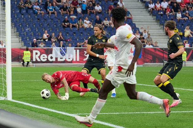 Salzburg, Österreich 27. August 2026: UEFA Europa League - 2026 2027 - Play-offs - Rückspiel - FC Red Bull Salzburg gegen Mjällby AIF Im Bild: Torwart Robin Wallinder (AIF) Red Bull Arena Copyright: xFotostandx xWassmuthx
