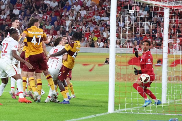 27.08.2026, xrekx, Fussball Conference League Quali, SC Freiburg - FC Motherwell v.l. Igor Matanovic (SC Freiburg) erzielt das Tor, Treffer, scores the goal zum 2:1 Alex Paulsen (Motherwell FC) Freiburg