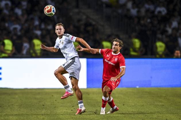 BAKU - (lr) Oleksii Kashchuk of QarabaÄü FK and Bart van Rooij of FC Twente during the UEFA Conference League play-off match between Qarabag FK and FC Twente at the Tofiq Bahramov Republican Stadium on 27 August 2026 in Baku, Azerbaijan. ROMAN ISMAILOV ANP xVIxANPxSportx xxANPxIVx 566383756 originalFilename: 566383756.jpg