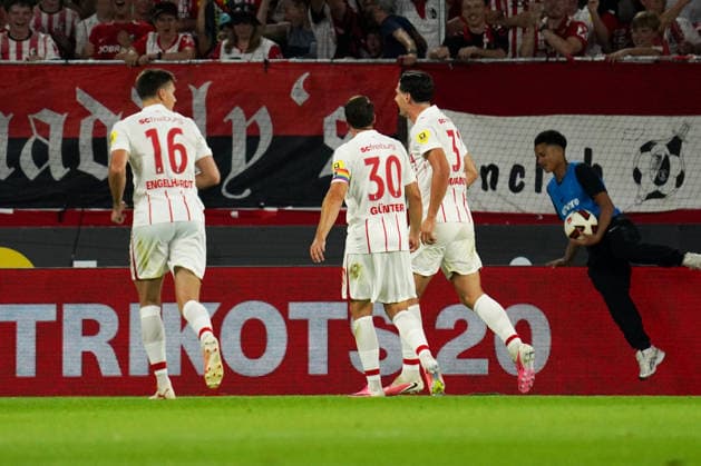 UEFA Conference-League-Qualifikation: SC Freiburg vs FC Motherwell, 27.08.2026 Torjubel zum 2:1 durch Igor MatanoviÄ‡ (SC Freiburg, 31) UEFA Conference-League-Qualifikation: SC Freiburg vs FC Motherwell, Europa-Park-Stadion, 27.08.2026 Copyright: xBEAUTIFULxSPORTS Boscox