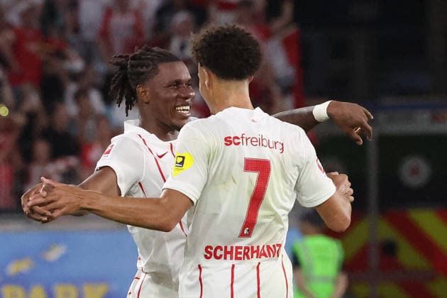 27.08.2026, xrekx, Fussball Conference League Quali, SC Freiburg - FC Motherwell v.l. Torjubel nach dem Tor zum celebrating the goal celebrate 3:1 durch Cyriaque Irie (SC Freiburg) mit Derry Scherhant (SC Freiburg) Freiburg