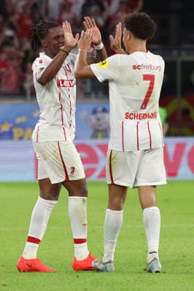 27.08.2026, xrekx, Fussball Conference League Quali, SC Freiburg - FC Motherwell v.l. Torjubel nach dem Tor zum celebrating the goal celebrate 3:1 durch Cyriaque Irie (SC Freiburg) mit Derry Scherhant (SC Freiburg) Freiburg