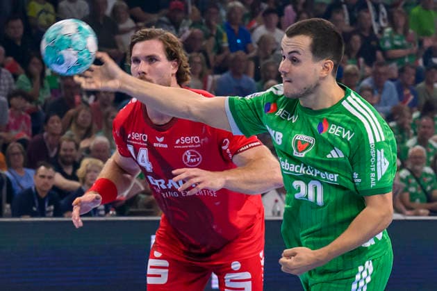 im Bild v.l.: Tim Freihoefer (Fuechse Berlin, 20), Freiwurf, GER, Berlin, Handball, Fuechse Berlin vs MT Melsungen, in der Max-Schmeling-Halle, 27.08.2026, Copyright: HMBxMedia UwexKoch